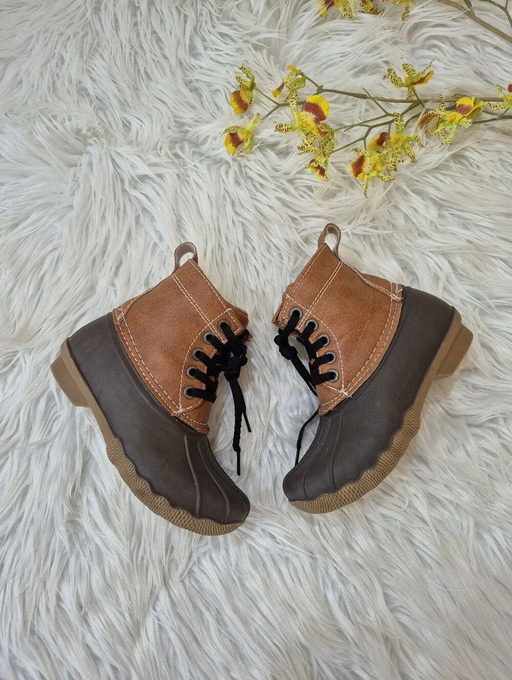 London Fog Kids Two-Tone Brown Duck Boots with Black Laces